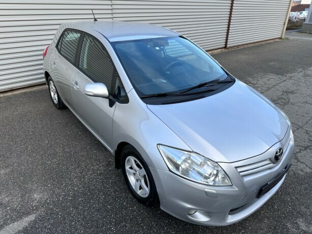 toyota-auris-diesel-2011-big-4