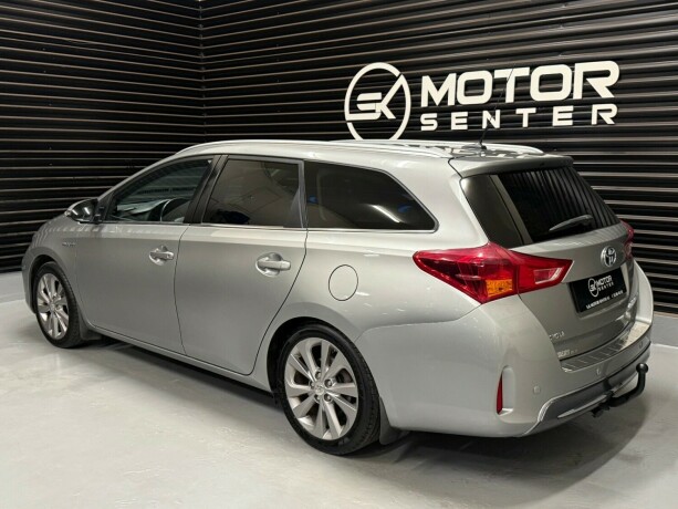 toyota-auris-bensin-2014-big-1