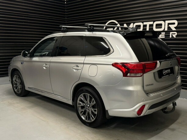 mitsubishi-outlander-elektrisitetbensin-2017-big-1