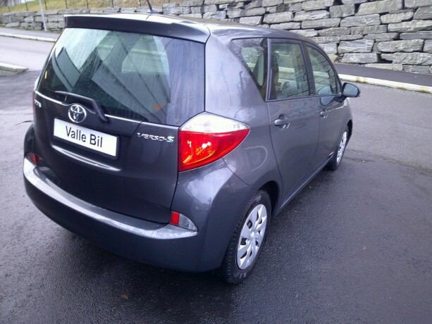 toyota-verso-s-bensin-2012-big-5