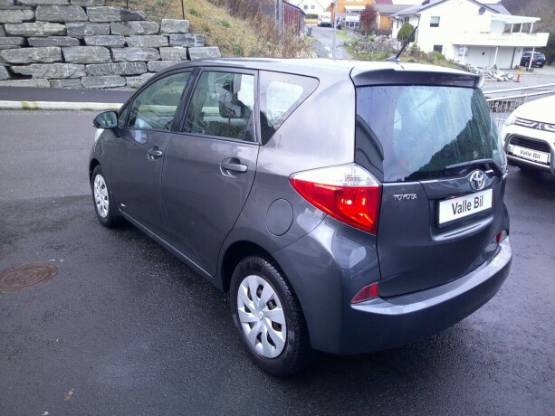 toyota-verso-s-bensin-2012-big-3