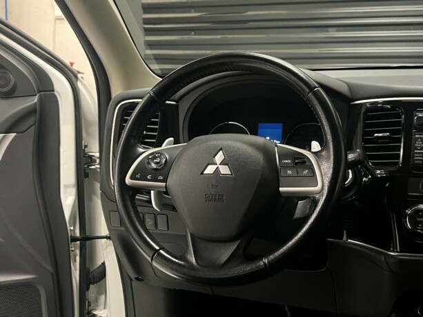 mitsubishi-outlander-elektrisitetbensin-2014-big-12