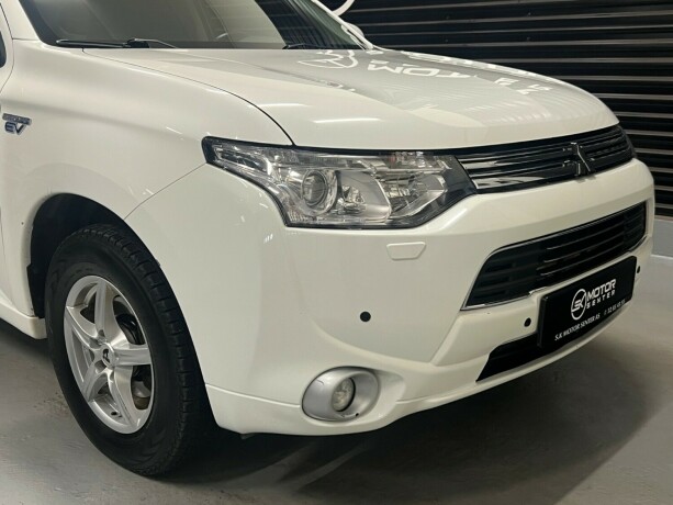 mitsubishi-outlander-elektrisitetbensin-2014-big-2