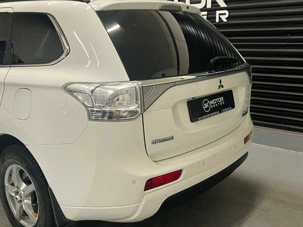 mitsubishi-outlander-elektrisitetbensin-2014-big-5