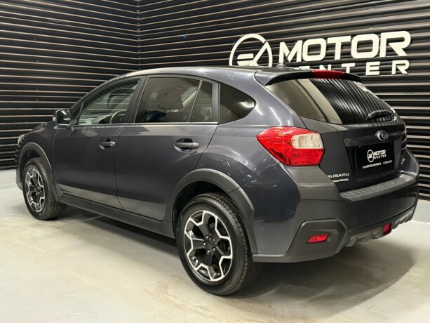 subaru-xv-bensin-2013-big-1