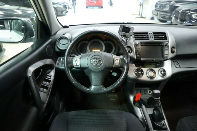 toyota-rav4-diesel-2008-big-10