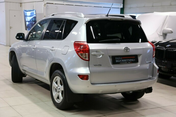 toyota-rav4-diesel-2008-big-1