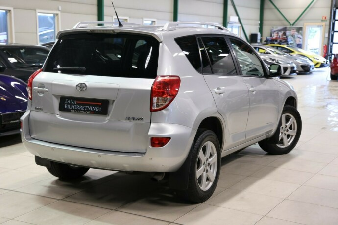 toyota-rav4-diesel-2008-big-2