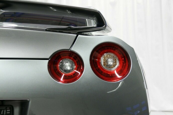 nissan-gt-r-bensin-2012-big-33