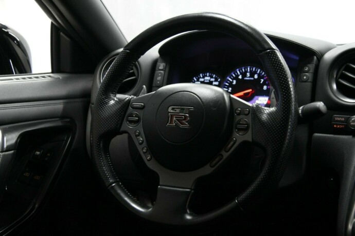 nissan-gt-r-bensin-2012-big-9