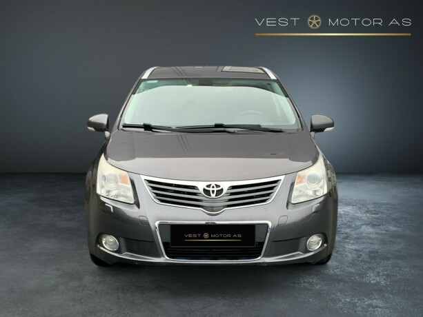 toyota-avensis-diesel-2010-big-1