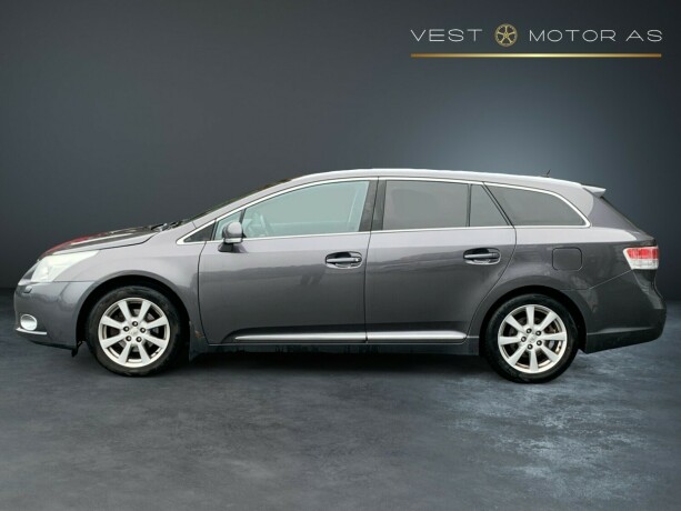 toyota-avensis-diesel-2010-big-3