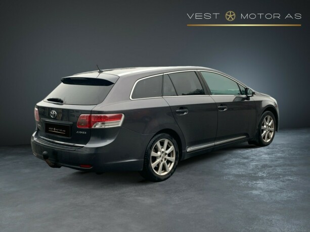 toyota-avensis-diesel-2010-big-7