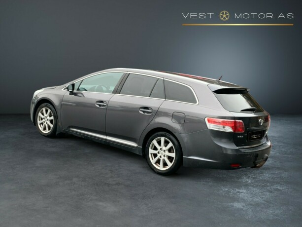 toyota-avensis-diesel-2010-big-4