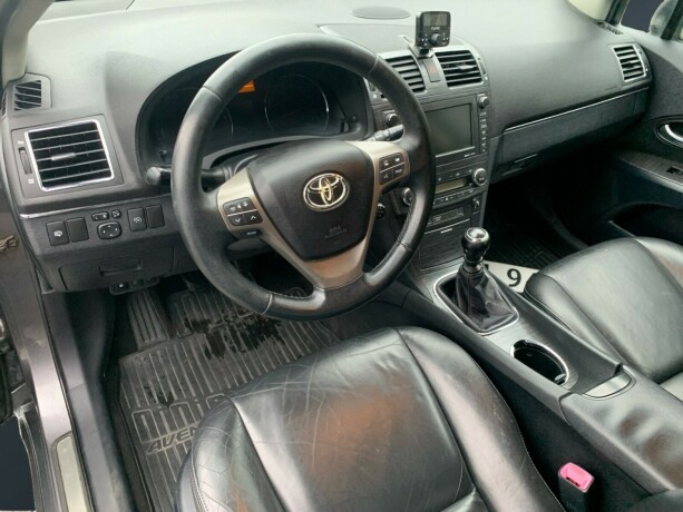 toyota-avensis-diesel-2010-big-9