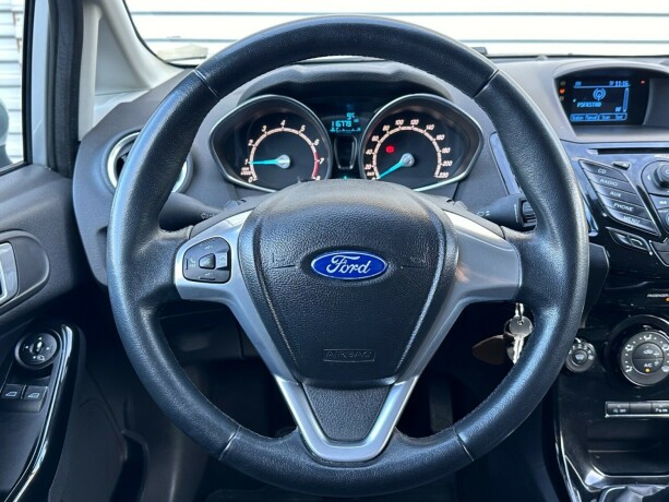 ford-fiesta-bensin-2013-big-16