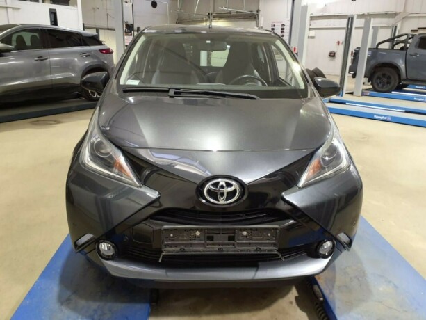 toyota-aygo-bensin-2014-big-1