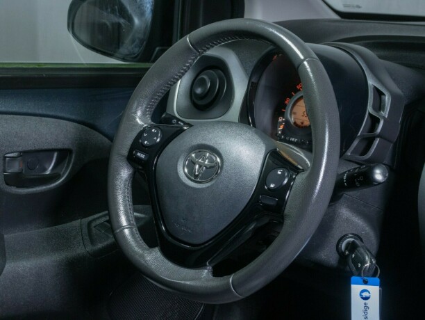 toyota-aygo-bensin-2014-big-21