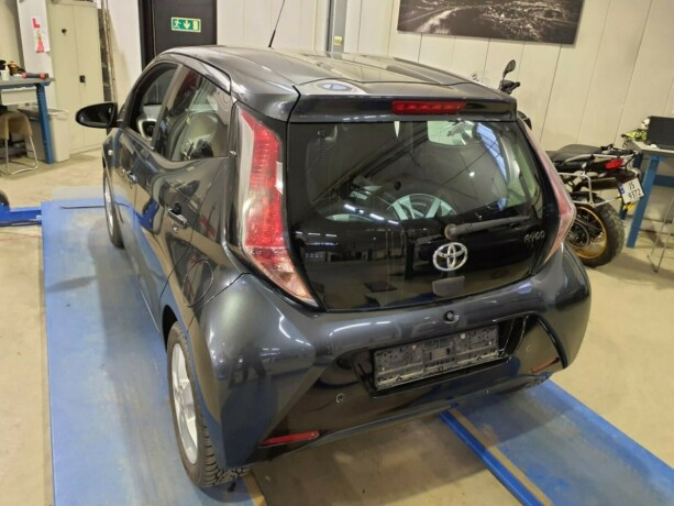 toyota-aygo-bensin-2014-big-3