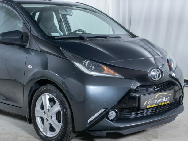 toyota-aygo-bensin-2014-big-47