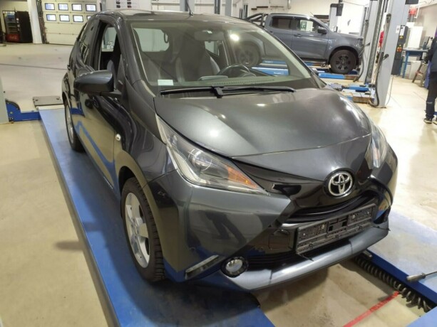 toyota-aygo-bensin-2014-big-7