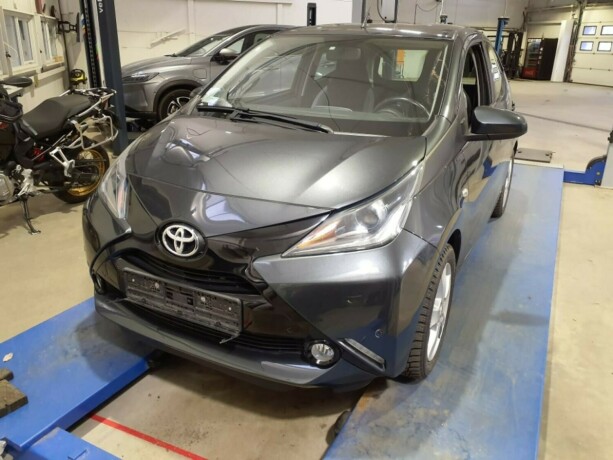 toyota-aygo-bensin-2014-big-0