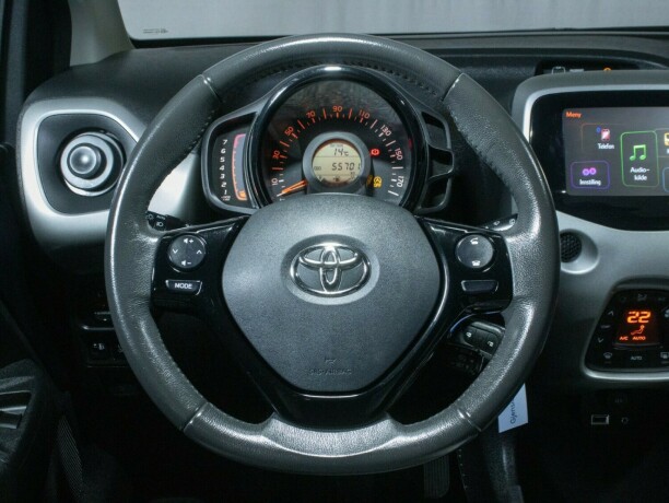 toyota-aygo-bensin-2014-big-25