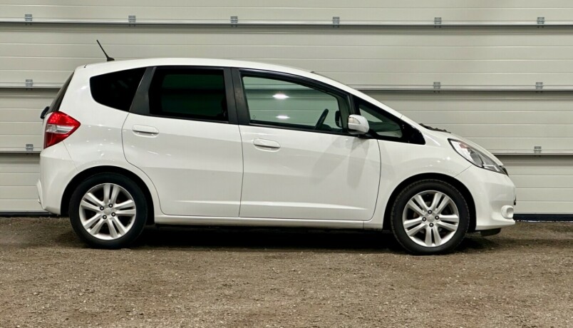 honda-jazz-bensin-2014-big-1