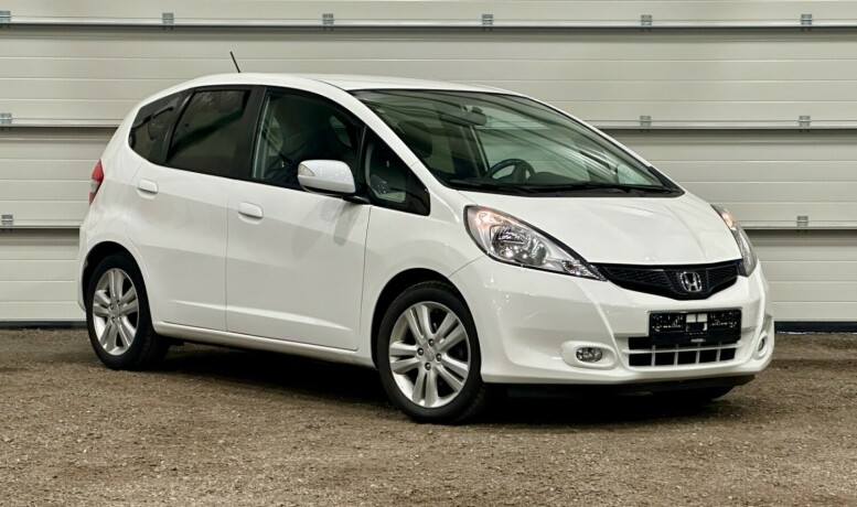 honda-jazz-bensin-2014-big-0