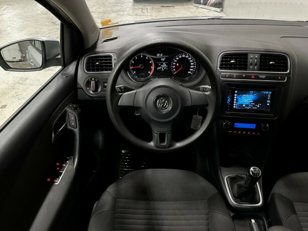 volkswagen-polo-bensin-2010-big-11