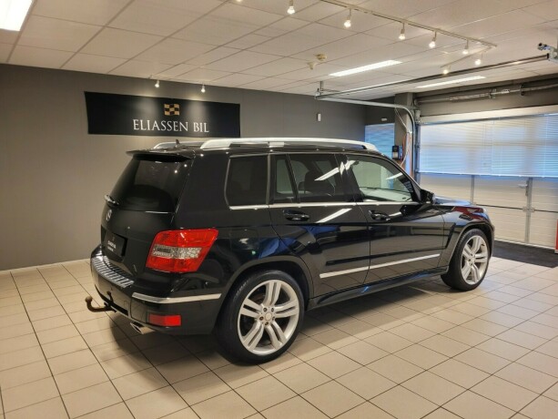 mercedes-benz-glk-diesel-2011-big-4