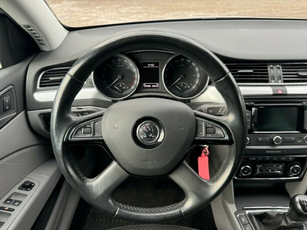 skoda-superb-diesel-2015-big-15