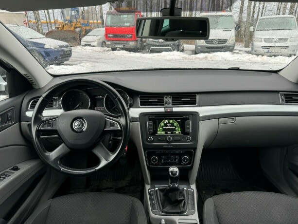 skoda-superb-diesel-2015-big-46