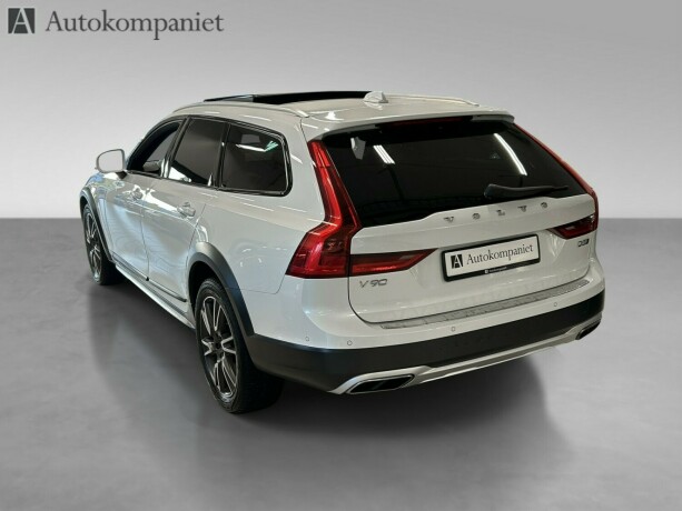 volvo-v90-cross-country-diesel-2017-big-3