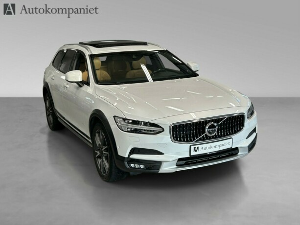 volvo-v90-cross-country-diesel-2017-big-0