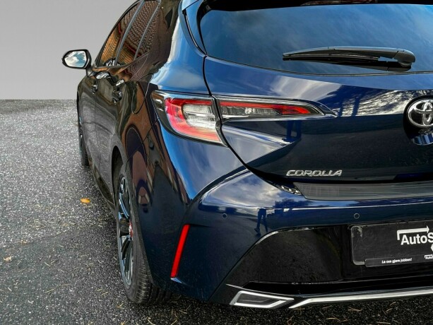 toyota-corolla-elektrisitetbensin-2023-big-12