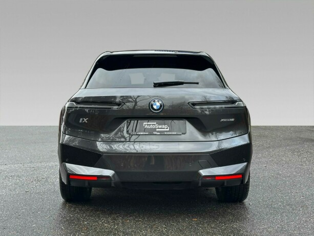 bmw-ix-xdrive-50-elektrisitet-2024-big-10