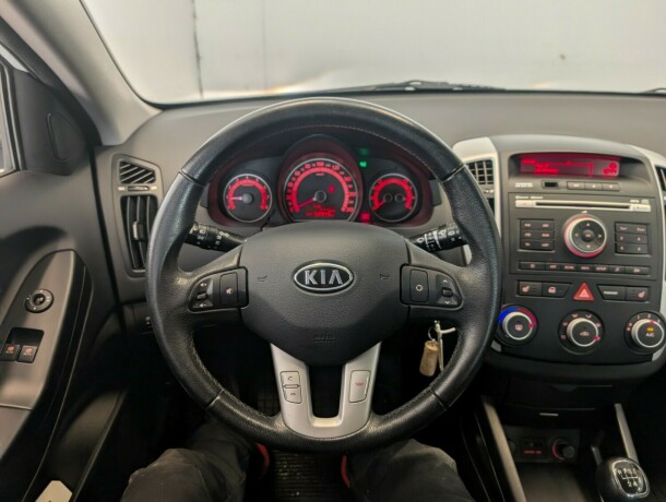 kia-ceed-bensin-2012-big-10