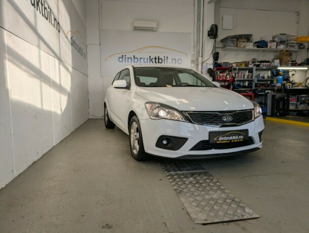 kia-ceed-bensin-2012-big-2