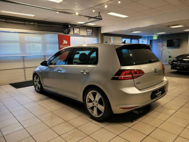 volkswagen-golf-elektrisitetbensin-2016-big-8