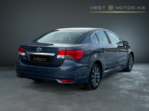 toyota-avensis-bensin-2012-big-7