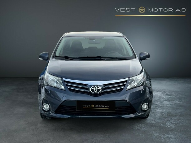 toyota-avensis-bensin-2012-big-1