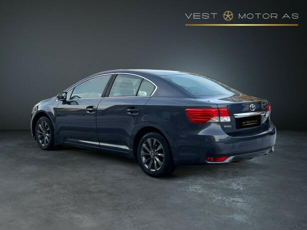 toyota-avensis-bensin-2012-big-4