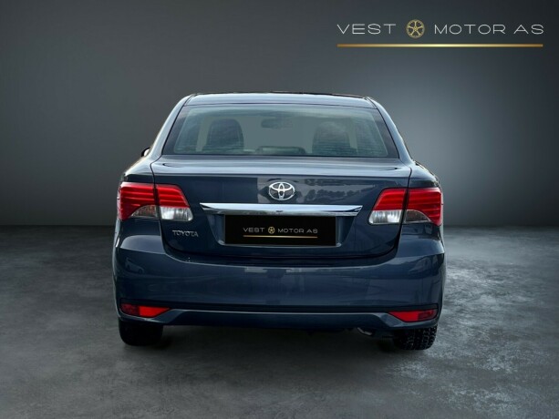 toyota-avensis-bensin-2012-big-5