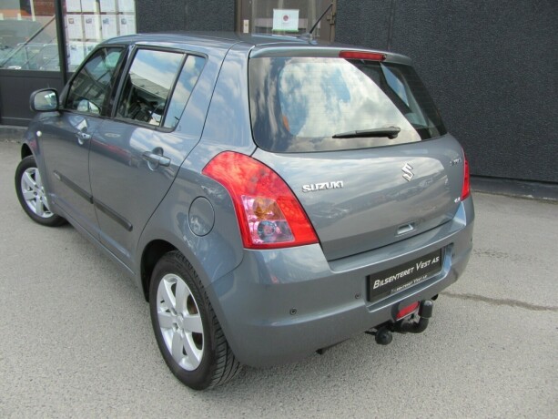 suzuki-swift-bensin-2010-big-3