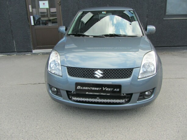 suzuki-swift-bensin-2010-big-1