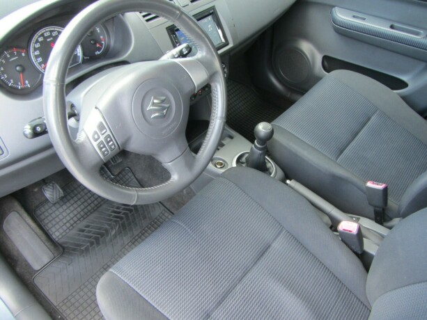 suzuki-swift-bensin-2010-big-7