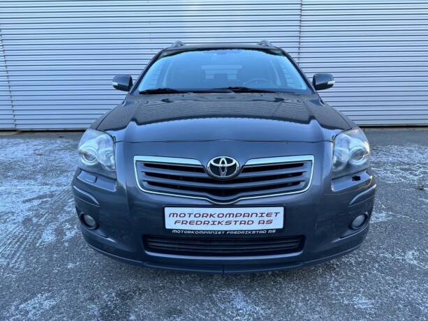 toyota-avensis-diesel-2007-big-8