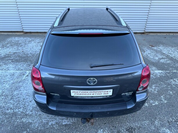 toyota-avensis-diesel-2007-big-11