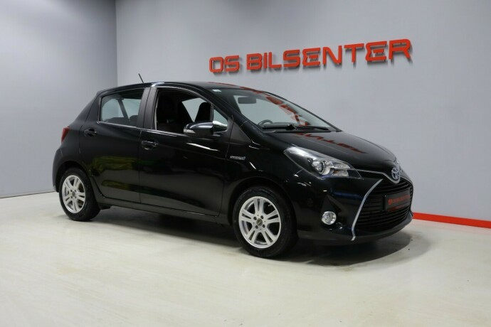 toyota-yaris-elektrisitetbensin-2015-big-1